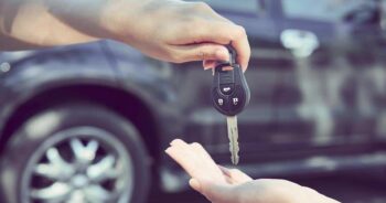 Jeśli kupujesz używane auto sprawdź tę jedną rzecz aby uniknąć oszustów!