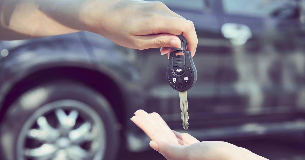 Jeśli kupujesz używane auto sprawdź tę jedną rzecz aby uniknąć oszustów!