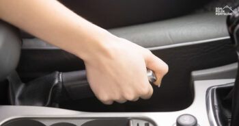 Auto zostawiamy na ręcznym czy na biegu?