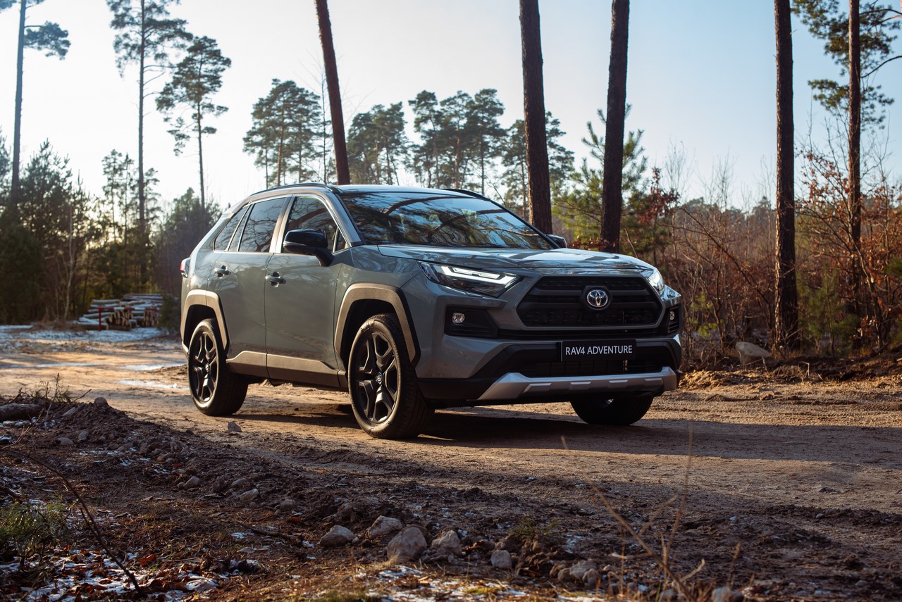 <strong>Wzrost rejestracji Toyoty przez klientów indywidualnych o 64%. Toyota liderem polskiego rynku aut osobowych. Wyniki z sierpnia 2022 roku</strong>
