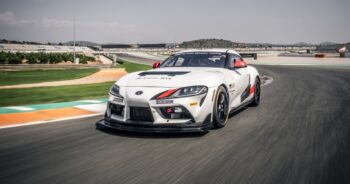 Toyota GR Supra, czyli torowe auto na drogi. Czym różni się wyścigowa wersja GT4?