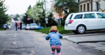 Norwegowie mają prosty sposób na bezpieczne osiedlowe ulice — może go wykorzystacie