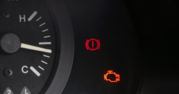 Co zrobić, gdy w samochodzie zapali się CHECK ENGINE?