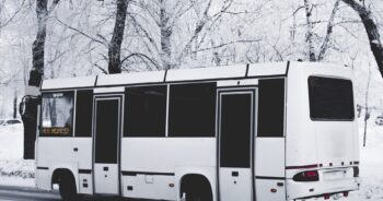 Sprawdź stan autokaru, zanim dziecko ruszy na zimowisko. Nowa funkcja w mObywatel